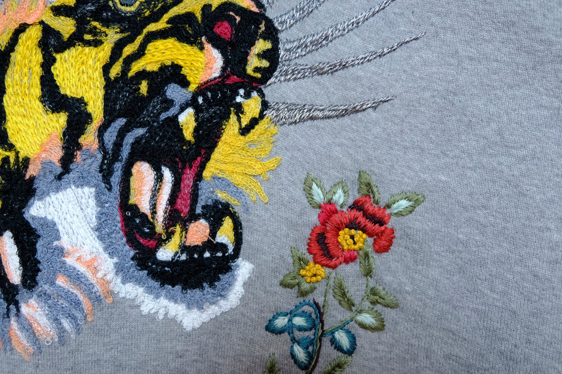 Gucci Tiger sweatshirt with embroidery in black